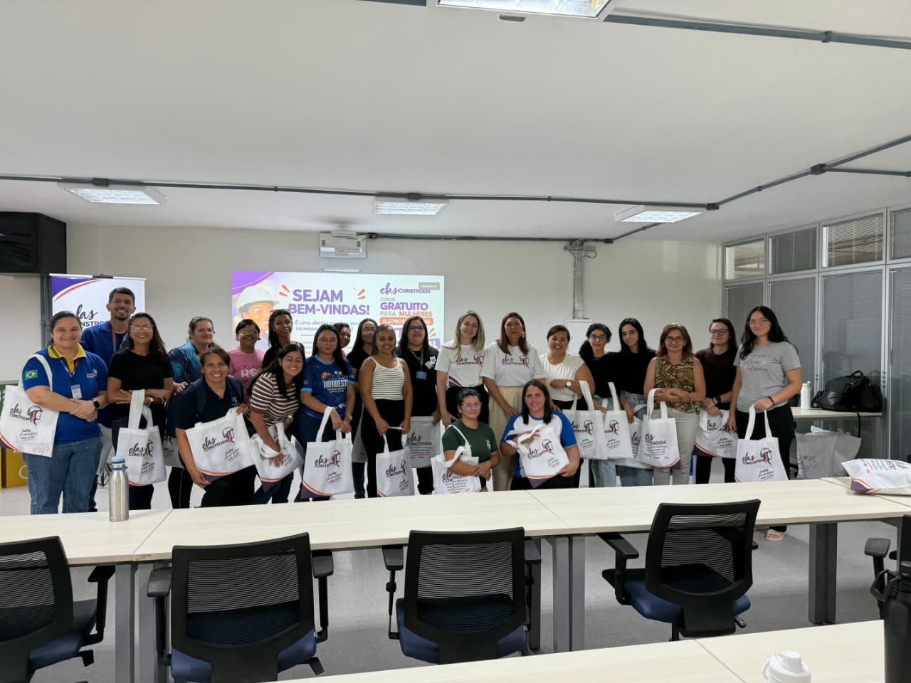 ‘Elas Constroem’ promove aula inaugural de curso gratuito de eletricista predial para mulheres no RN
